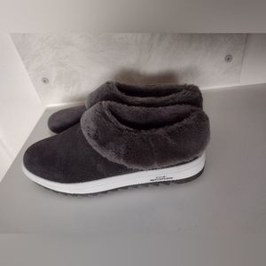 Blondo Fluffy slipper shoes 9.5